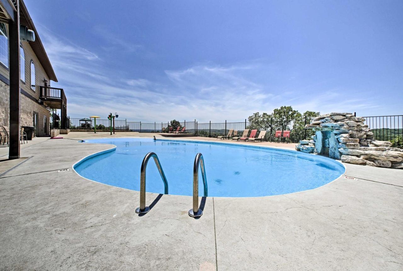 شقة Luxe Branson Retreat With Mtn Views And Pool Access! المظهر الخارجي الصورة