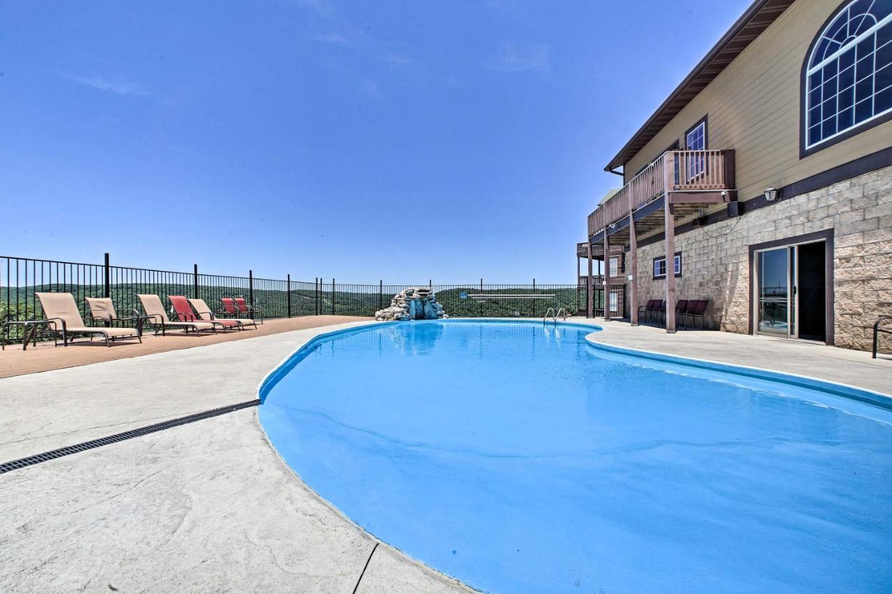 شقة Luxe Branson Retreat With Mtn Views And Pool Access! المظهر الخارجي الصورة