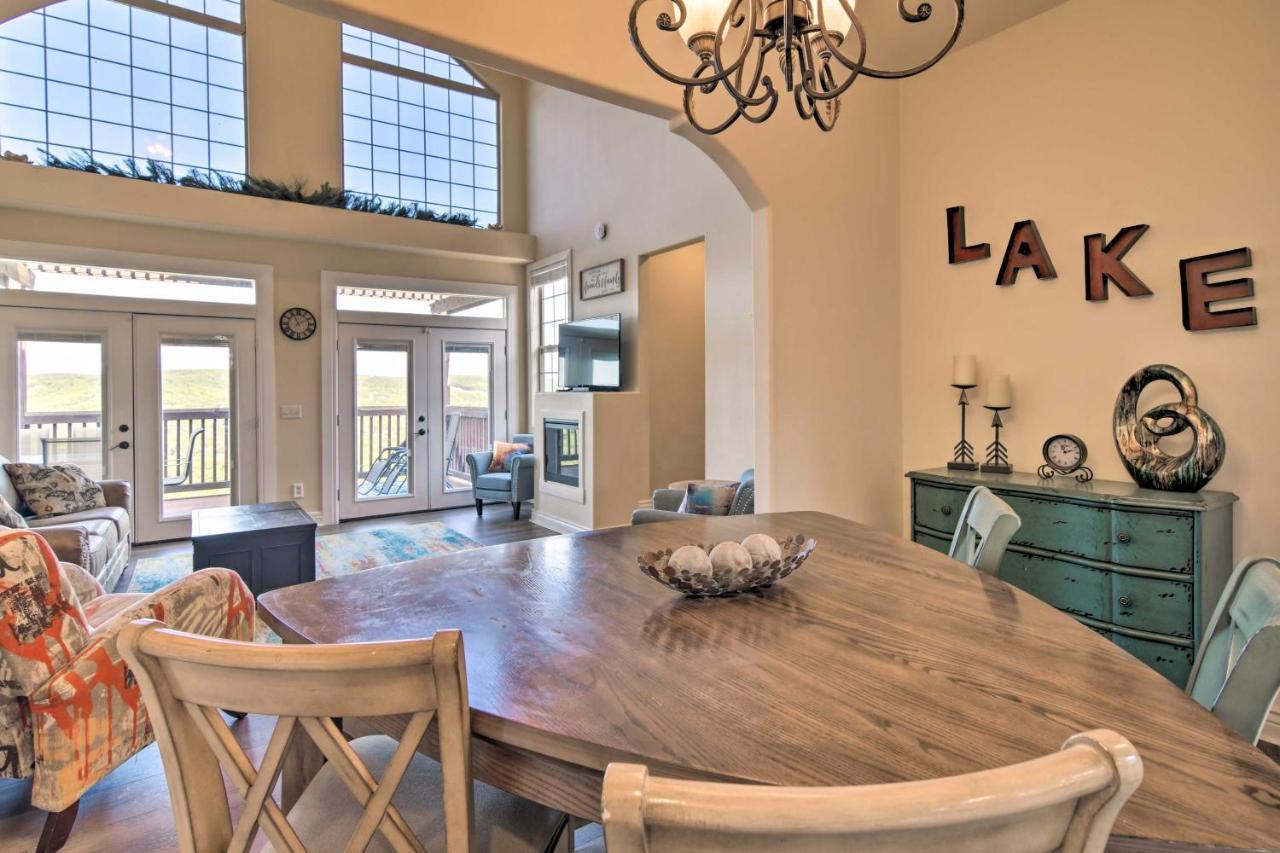 شقة Luxe Branson Retreat With Mtn Views And Pool Access! المظهر الخارجي الصورة