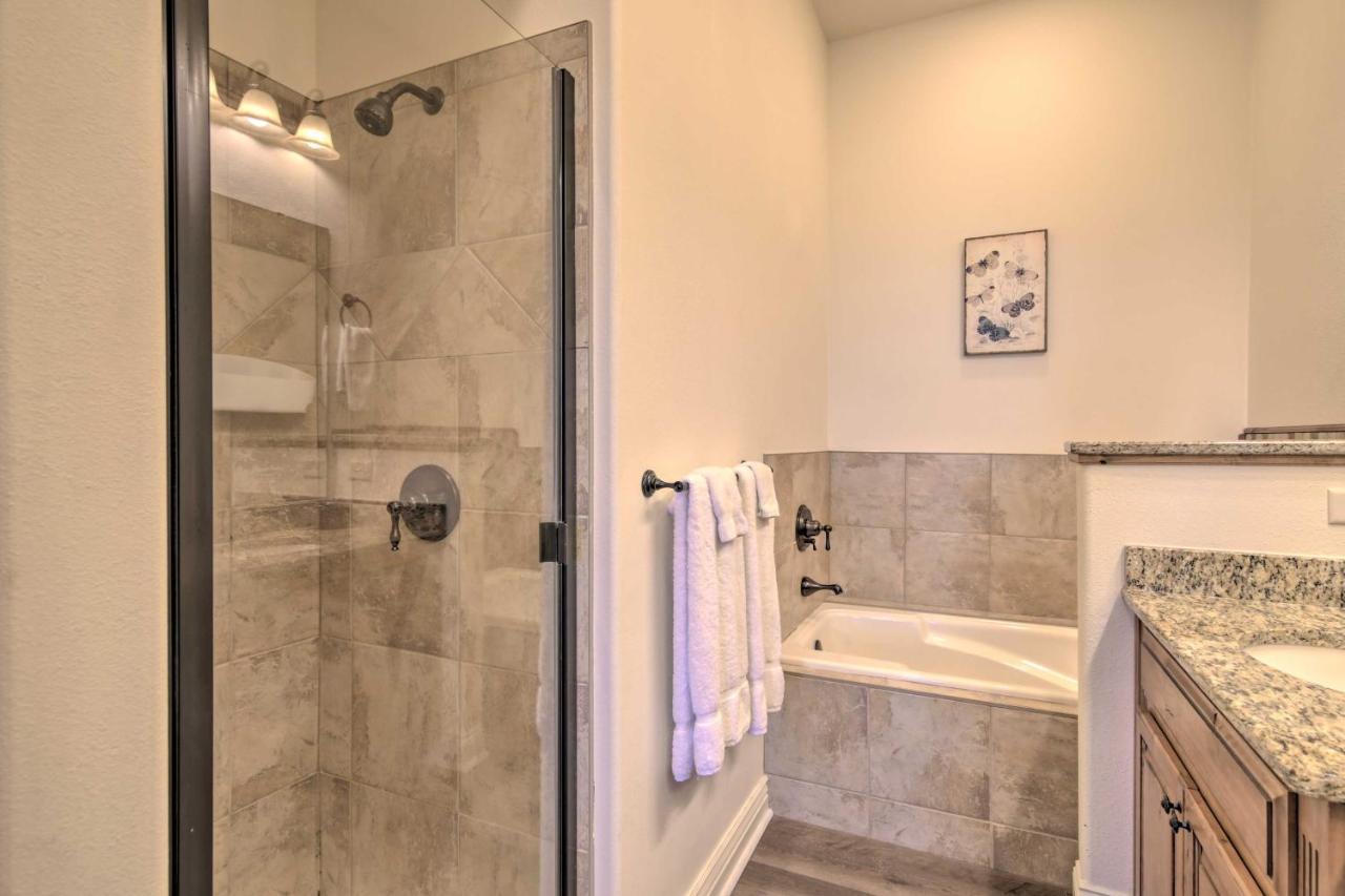 شقة Luxe Branson Retreat With Mtn Views And Pool Access! المظهر الخارجي الصورة