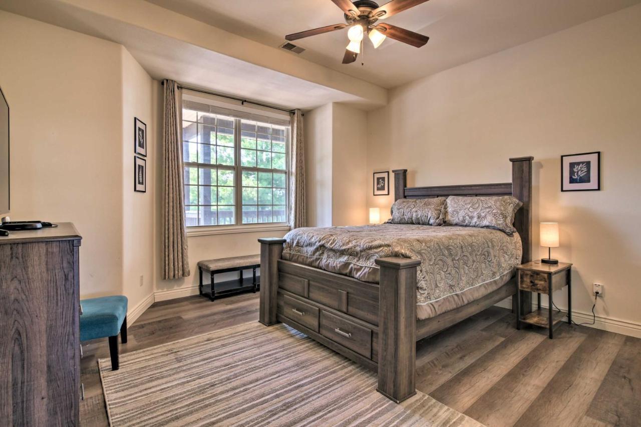 شقة Luxe Branson Retreat With Mtn Views And Pool Access! المظهر الخارجي الصورة