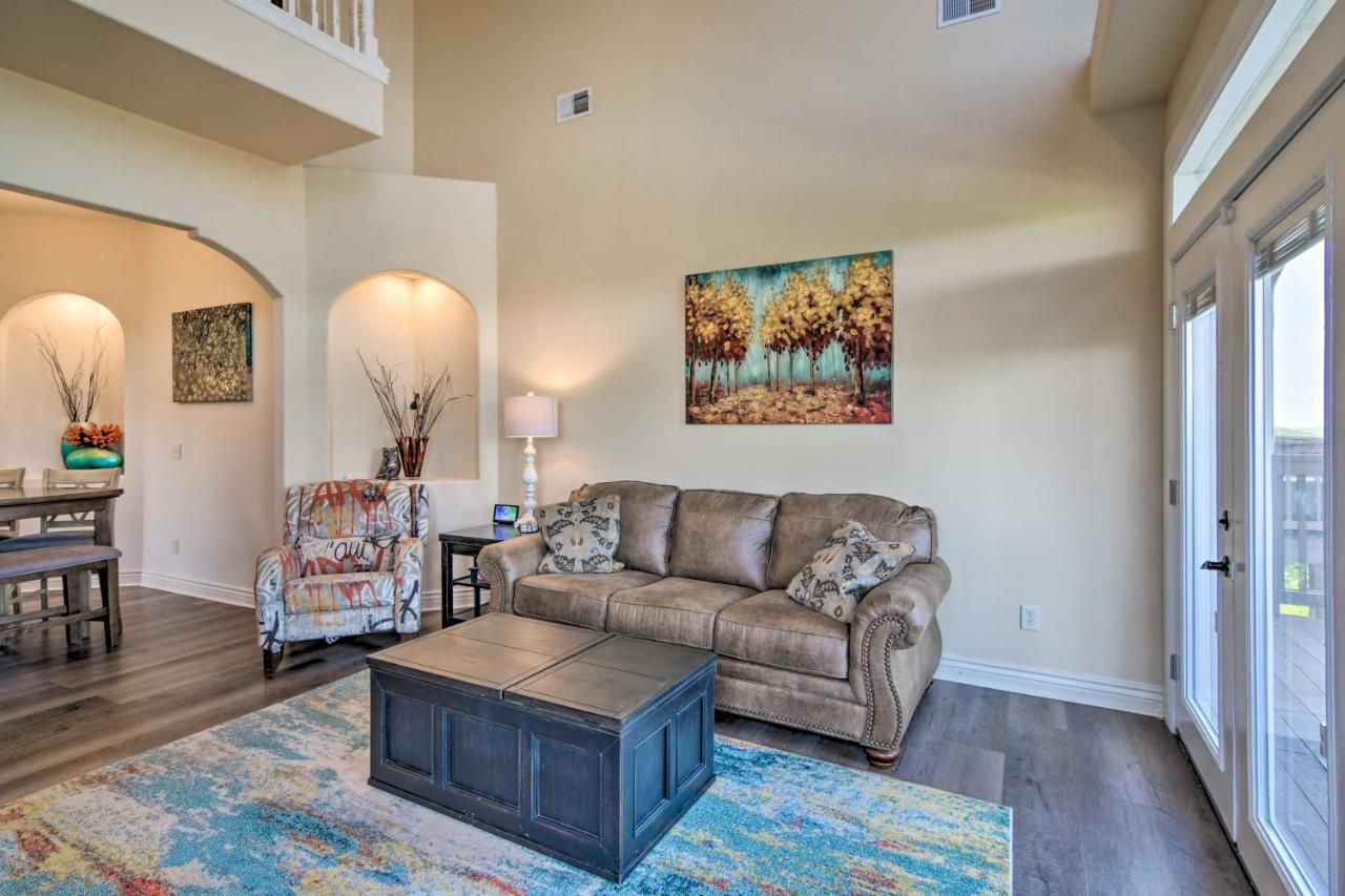 شقة Luxe Branson Retreat With Mtn Views And Pool Access! المظهر الخارجي الصورة