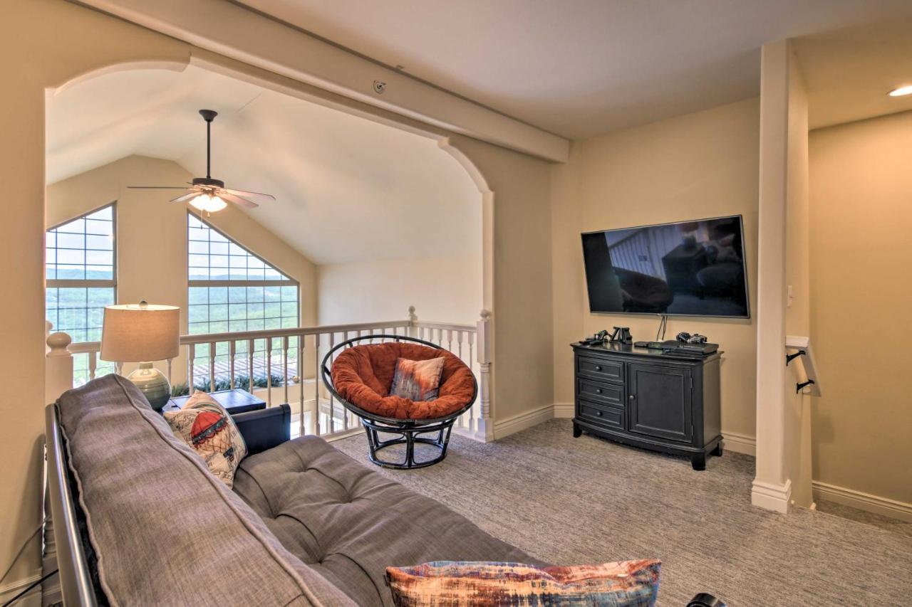 شقة Luxe Branson Retreat With Mtn Views And Pool Access! المظهر الخارجي الصورة