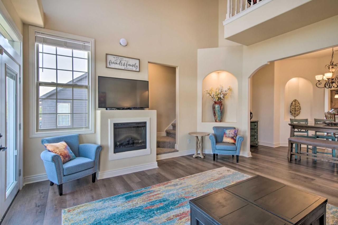 شقة Luxe Branson Retreat With Mtn Views And Pool Access! المظهر الخارجي الصورة