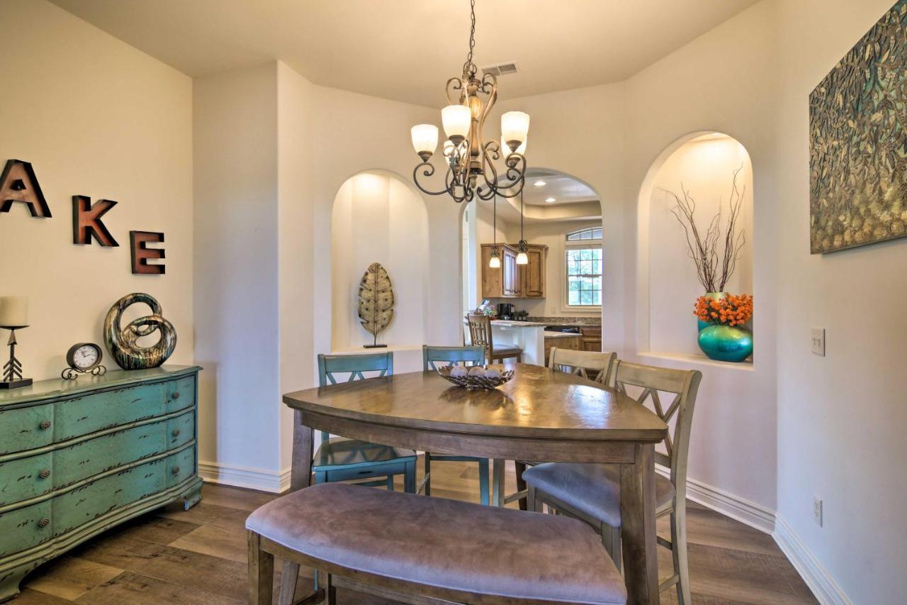 شقة Luxe Branson Retreat With Mtn Views And Pool Access! المظهر الخارجي الصورة
