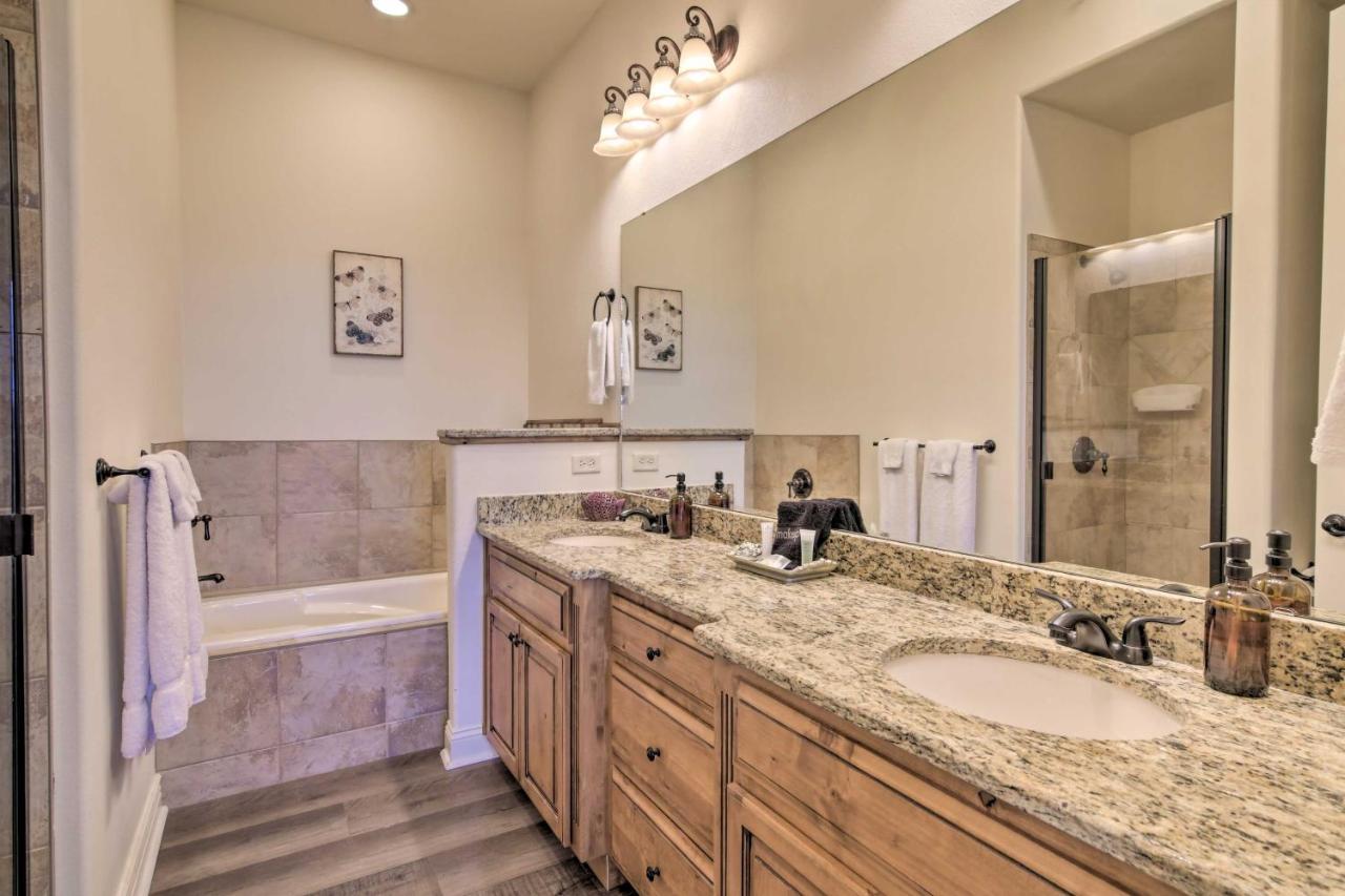 شقة Luxe Branson Retreat With Mtn Views And Pool Access! المظهر الخارجي الصورة