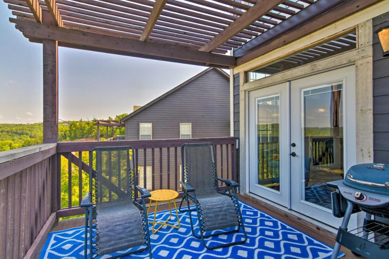 شقة Luxe Branson Retreat With Mtn Views And Pool Access! المظهر الخارجي الصورة